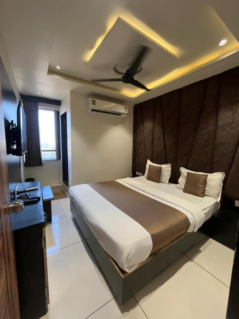 Prime View Hotel Ahmedabad Extérieur photo